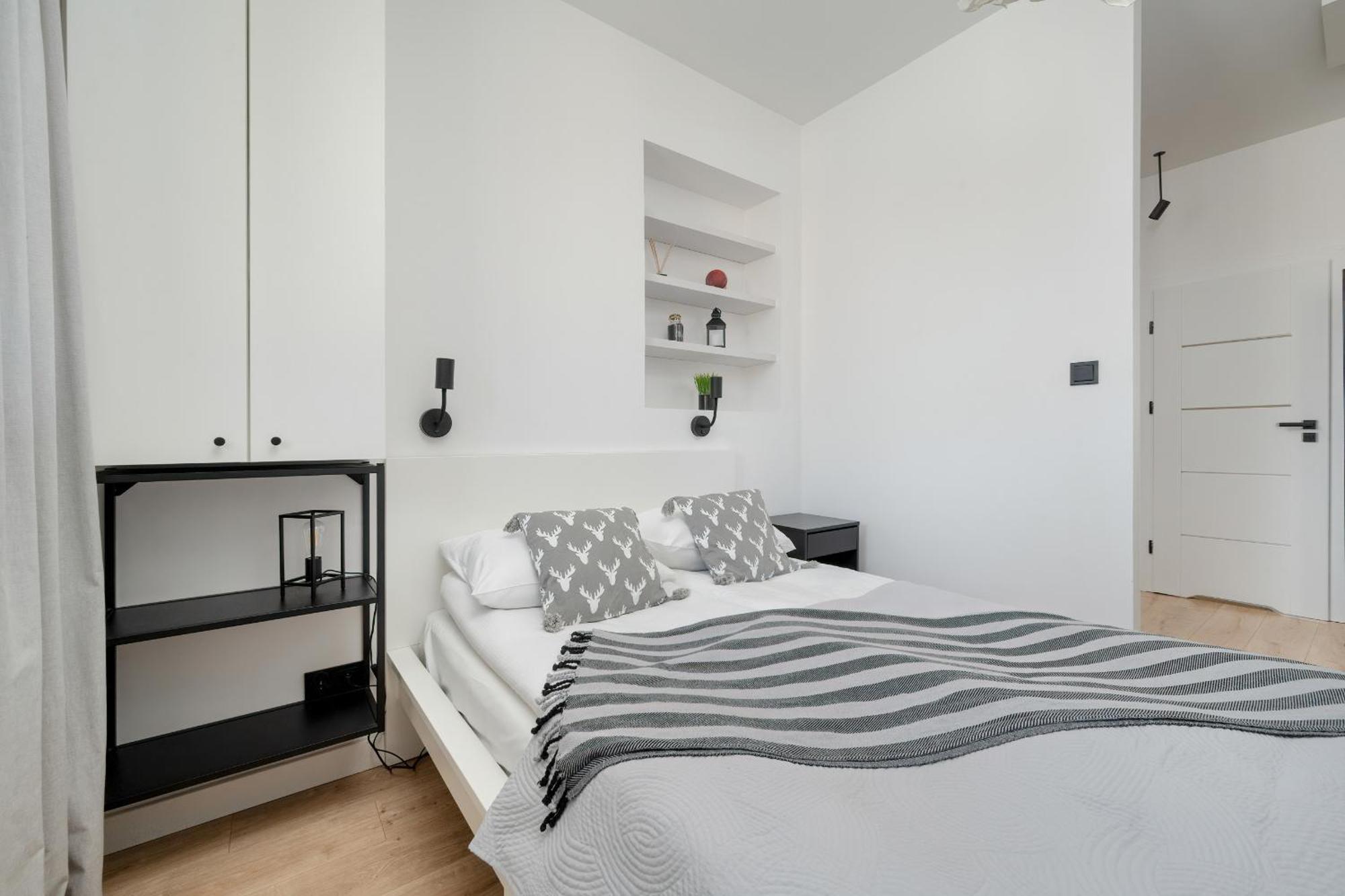 Modern White Studio With Furnished Balcony In Wroclaw By Noclegi Renters Exterior foto