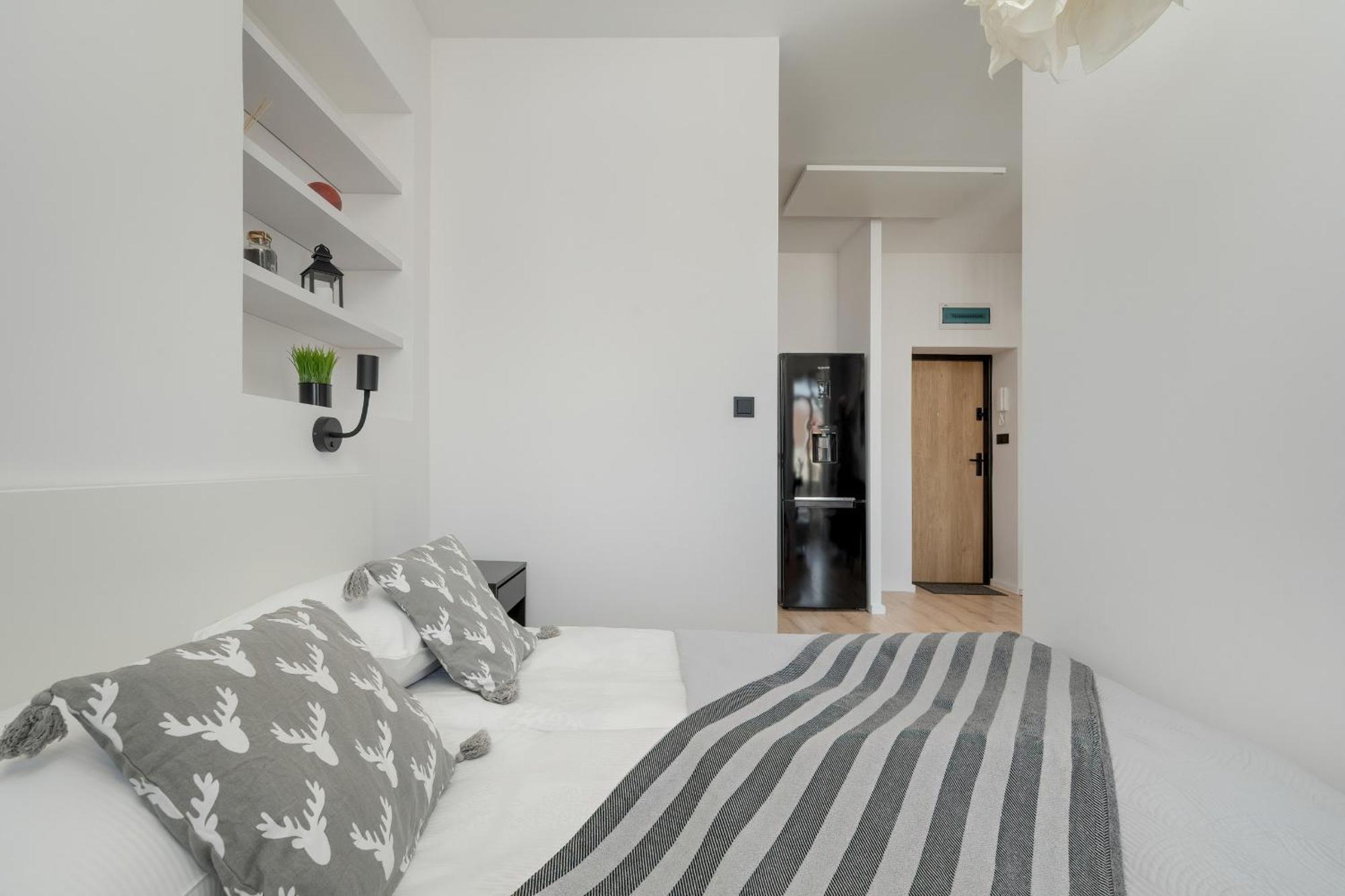 Modern White Studio With Furnished Balcony In Wroclaw By Noclegi Renters Exterior foto