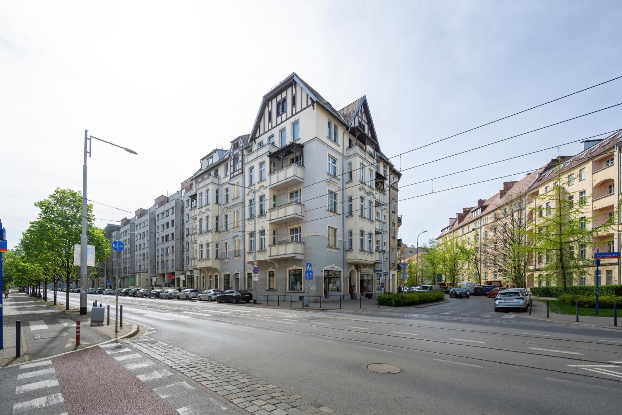 Modern White Studio With Furnished Balcony In Wroclaw By Noclegi Renters Exterior foto